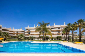 Stylish 2BR Apartment with Pool Parking & WiFi